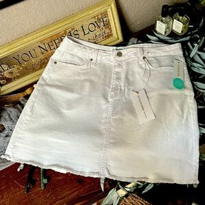 Just Black Denim white denim skirt. Women’s size L